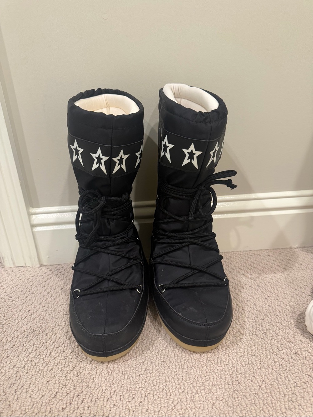 Women’s Black Star-Trim Snow Boots